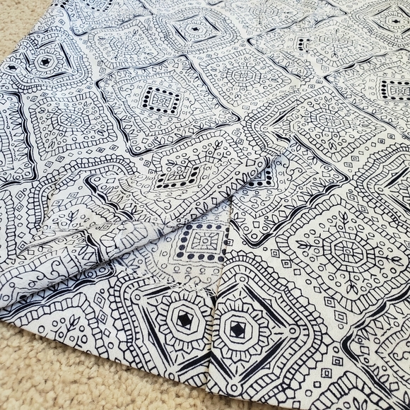 Patterned Pencil Skirt - Picture 6 of 8